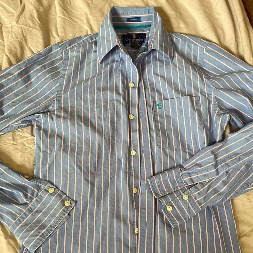 Y2K Abercrombie and Fitch muscle fit button up shirt